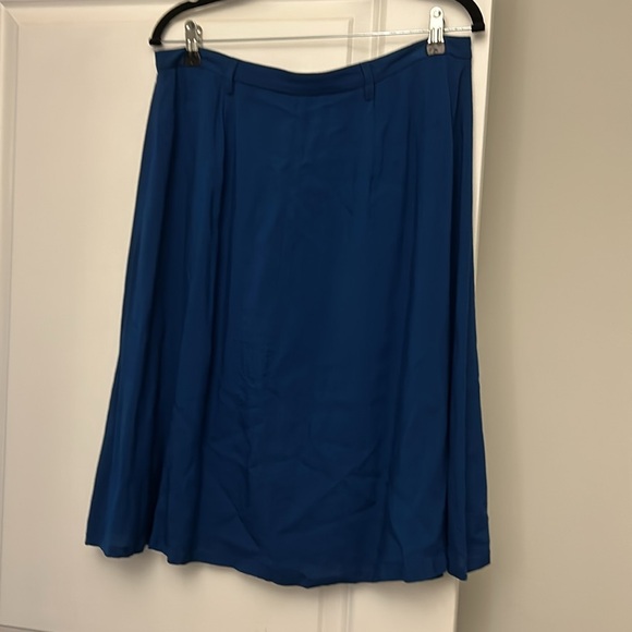 Justfab Skirt - Picture 3 of 3